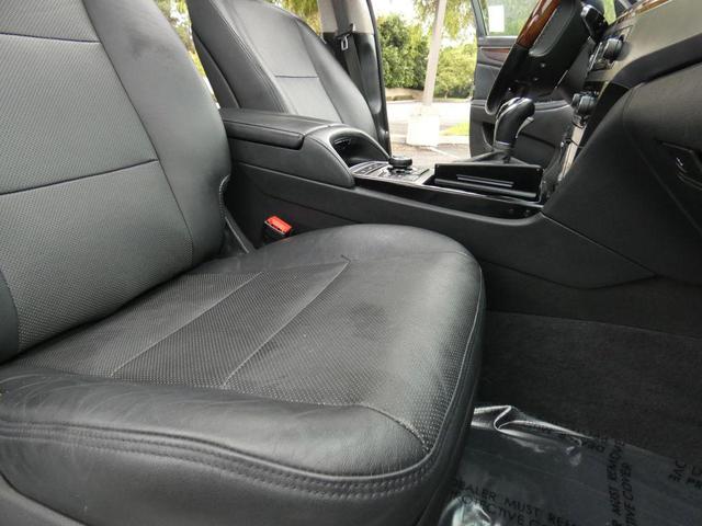 Photo of 2016 Parisian Gray Hyundai Equus
