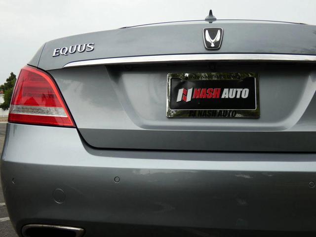 Photo of 2016 Parisian Gray Hyundai Equus