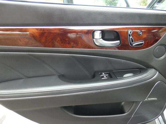 Photo of 2016 Parisian Gray Hyundai Equus