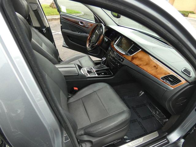 Photo of 2016 Parisian Gray Hyundai Equus