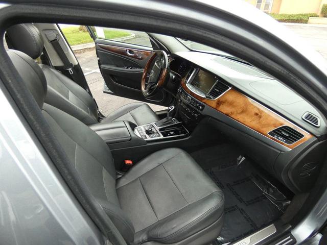 Photo of 2016 Parisian Gray Hyundai Equus