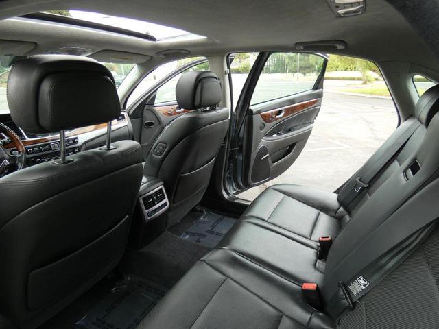 Photo of 2016 Parisian Gray Hyundai Equus