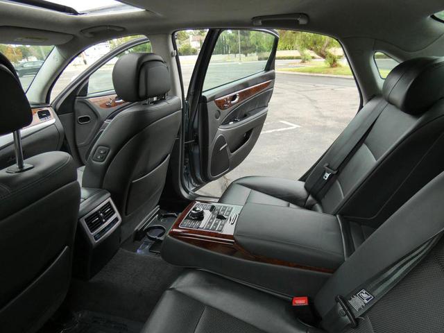 Photo of 2016 Parisian Gray Hyundai Equus