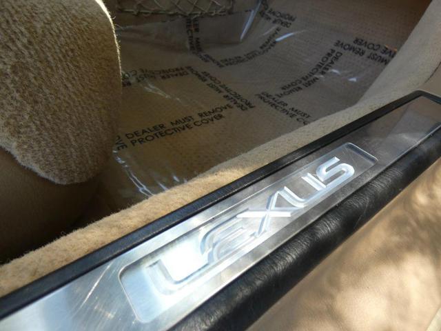 Photo of 2008 Gold Lexus SC 430