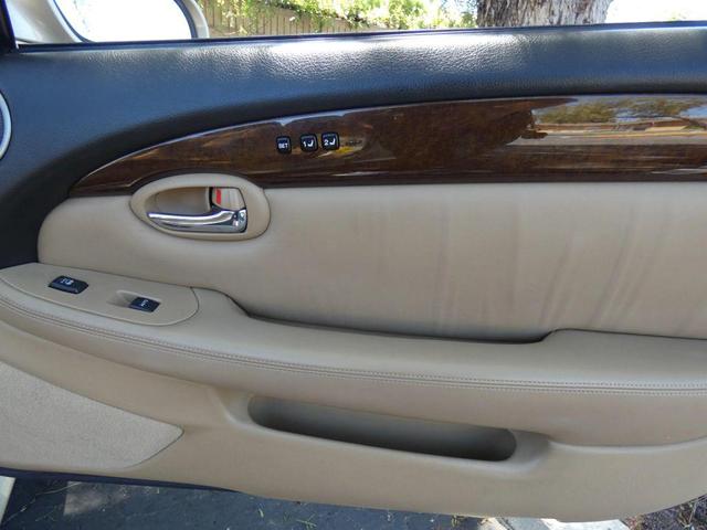 Photo of 2008 Gold Lexus SC 430