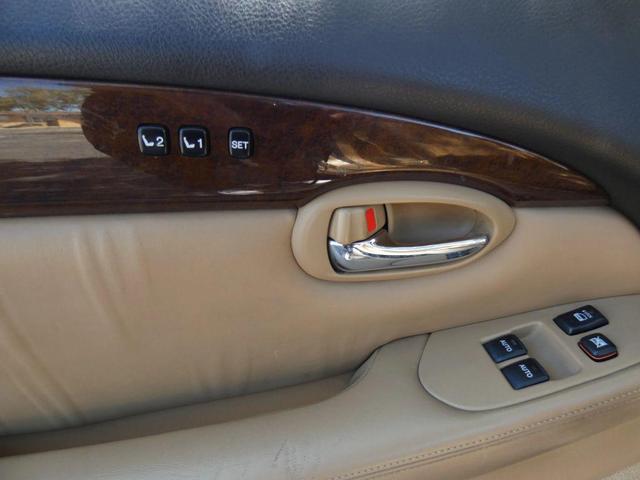 Photo of 2008 Gold Lexus SC 430