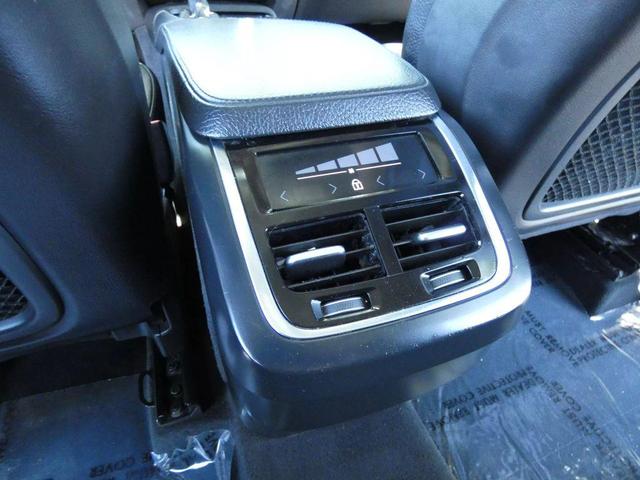 Photo of 2018 Onyx Black Metallic Volvo XC90