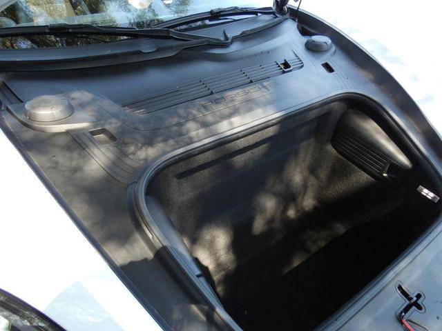 Photo of 2019 White Porsche 718 Boxster