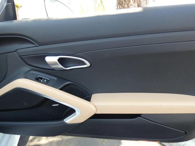 Photo of 2019 White Porsche 718 Boxster