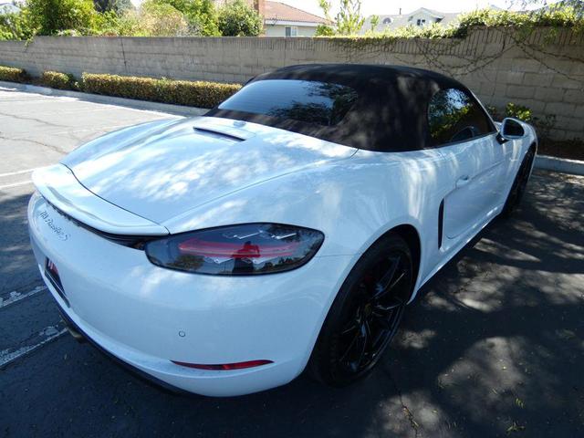 Photo of 2019 White Porsche 718 Boxster