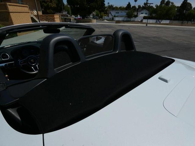Photo of 2019 White Porsche 718 Boxster