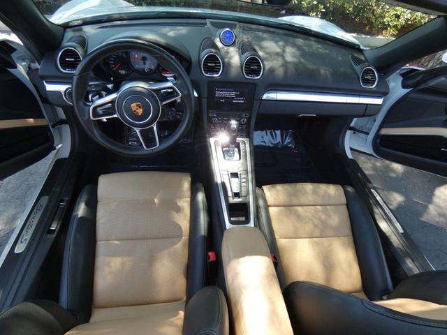 Photo of 2019 White Porsche 718 Boxster
