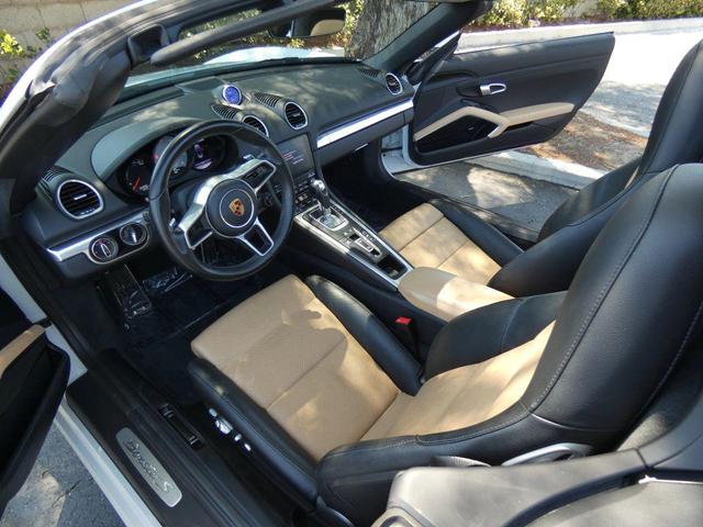 Photo of 2019 White Porsche 718 Boxster
