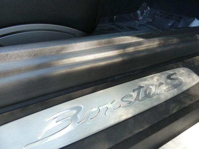 Photo of 2019 White Porsche 718 Boxster