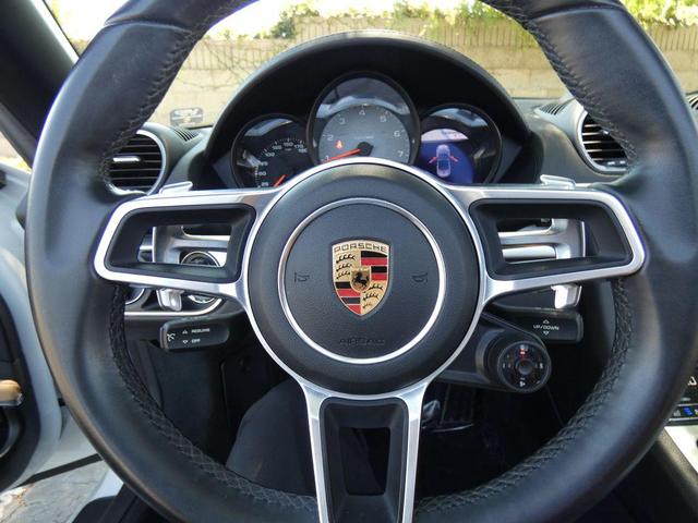 Photo of 2019 White Porsche 718 Boxster