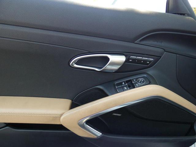 Photo of 2019 White Porsche 718 Boxster