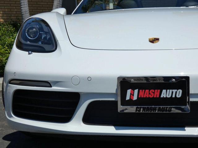 Photo of 2019 White Porsche 718 Boxster