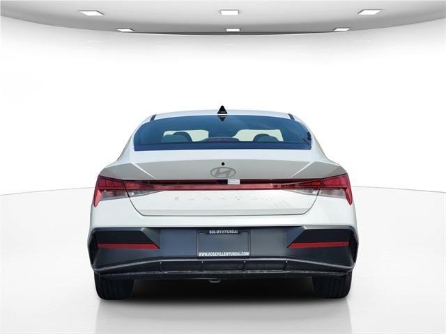 Photo of 2025 White Hyundai ELANTRA
