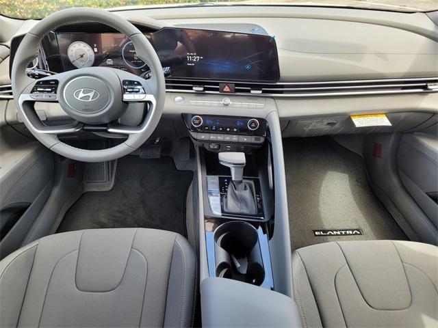 Photo of 2025 White Hyundai ELANTRA