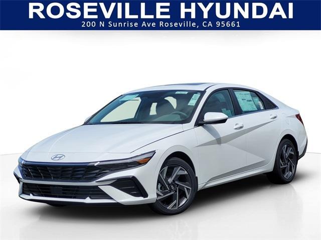 Photo of 2025 White Hyundai ELANTRA
