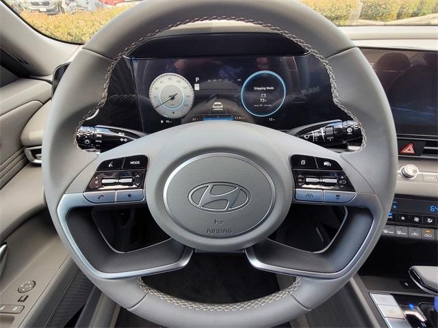 Photo of 2025 White Hyundai ELANTRA