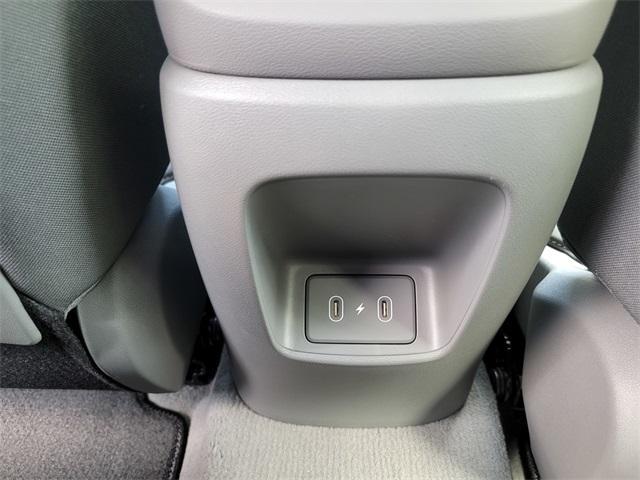 Photo of 2025 White Hyundai ELANTRA