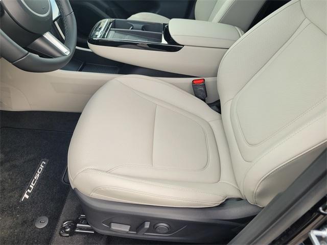 Photo of 2025 Ash Black Hyundai TUCSON Hybrid