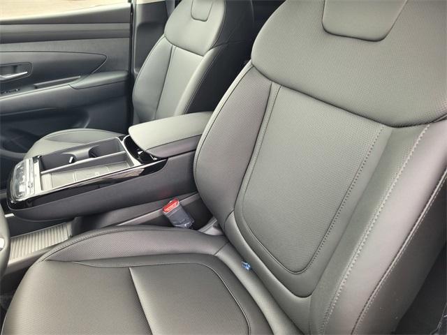 Photo of 2025 Shimmering Silver Hyundai TUCSON Hybrid