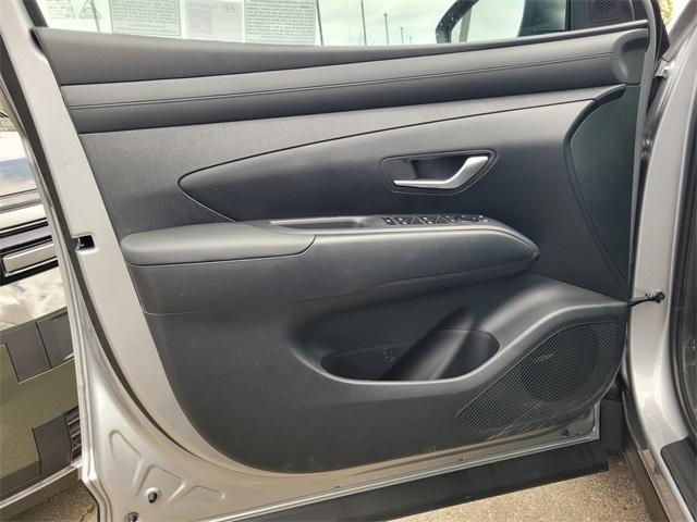 Photo of 2025 Shimmering Silver Hyundai TUCSON Hybrid