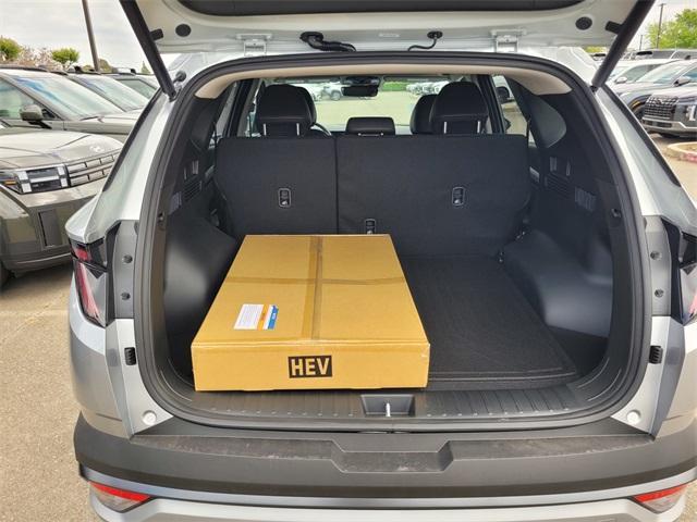 Photo of 2025 Shimmering Silver Hyundai TUCSON Hybrid