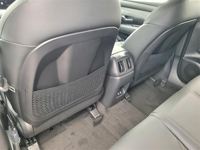Photo of 2025 Shimmering Silver Hyundai TUCSON Hybrid