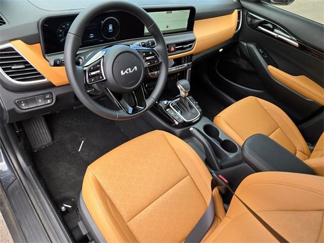 Photo of 2025 Gravity Gray Kia Seltos
