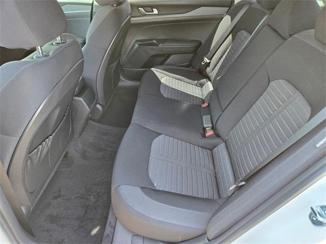 Photo of 2025 Snow White Pearl Kia K5