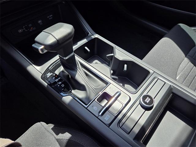 Photo of 2025 Snow White Pearl Kia K5