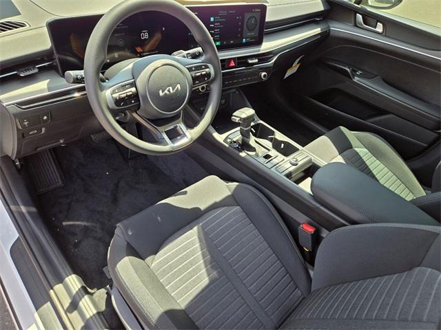 Photo of 2025 Snow White Pearl Kia K5
