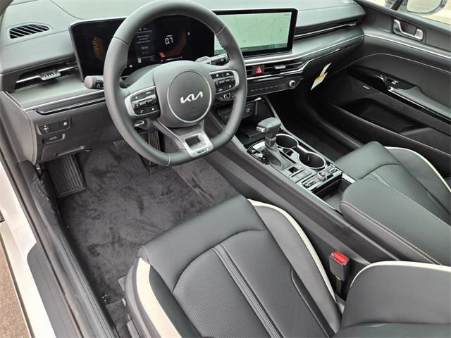 Photo of 2026 Snow White Pearl Kia K5
