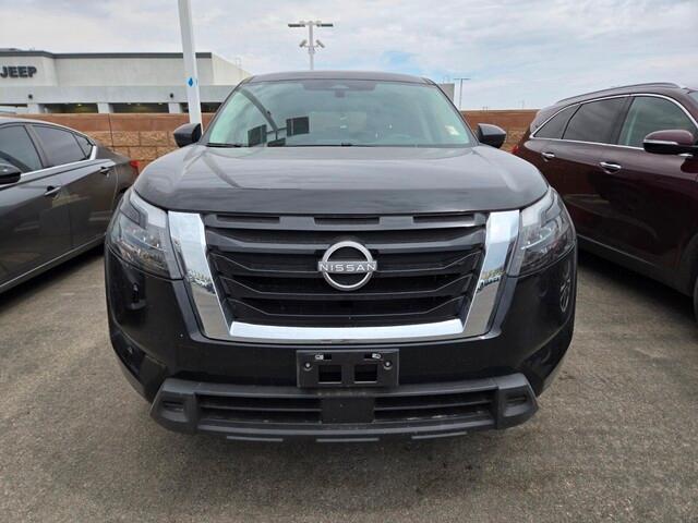 Photo of 2024 Black Nissan Pathfinder