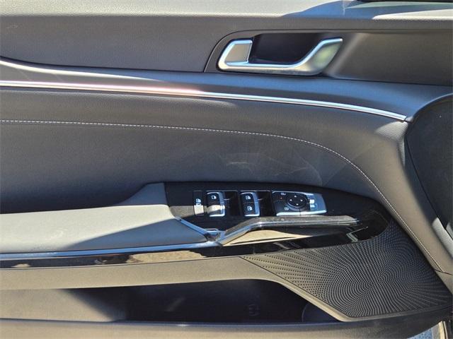 Photo of 2025 Aurora Black Pearl Kia K5
