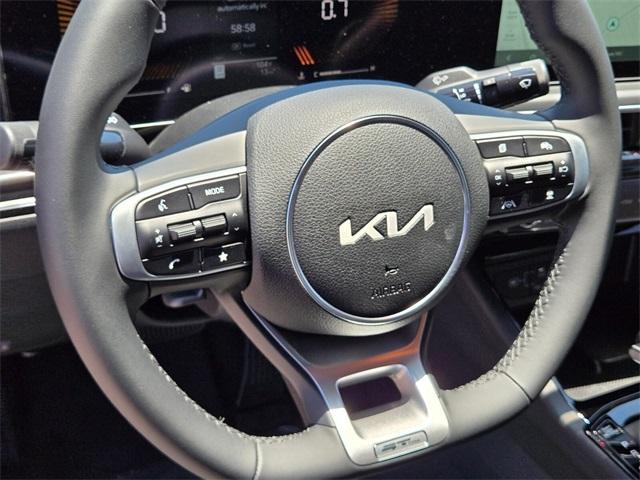 Photo of 2025 Aurora Black Pearl Kia K5
