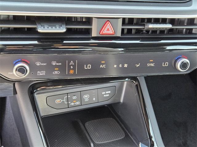 Photo of 2025 Snow White Pearl Kia K5