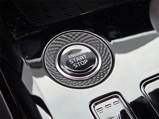 Photo of 2025 Mineral Blue Kia Niro