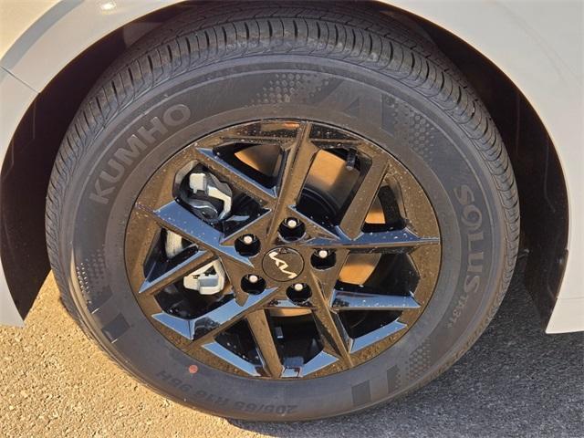 Photo of 2025 Snow White Pearl Kia K5