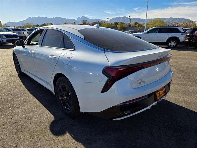 Photo of 2025 Snow White Pearl Kia K5