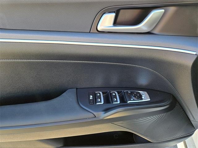 Photo of 2025 Snow White Pearl Kia K5
