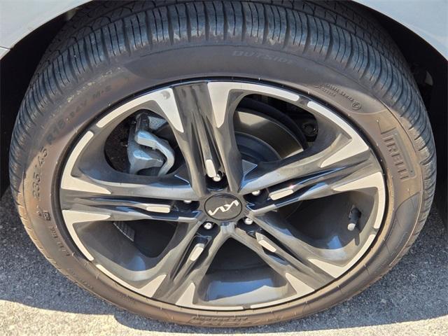 Photo of 2024 Wolf Gray Kia K5
