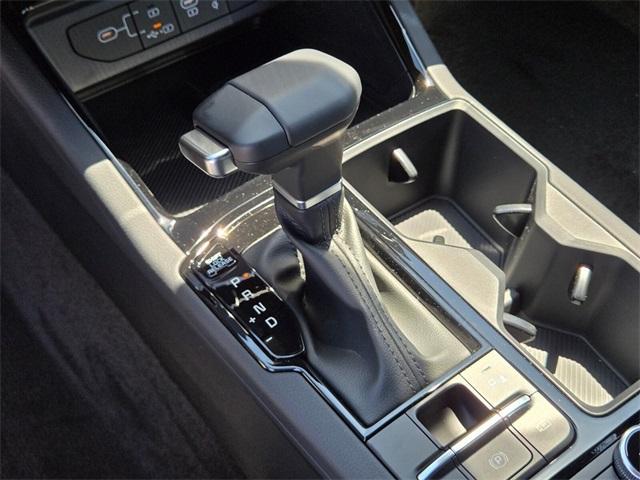 Photo of 2025 Snow White Pearl Kia K5