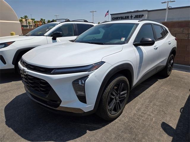 Photo of 2024 Summit White Chevrolet Trax