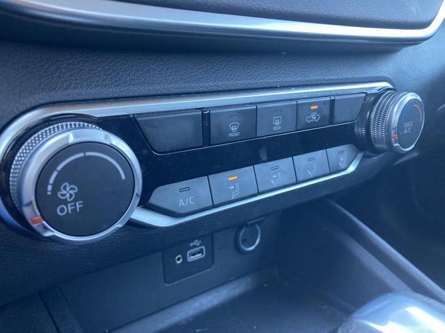 Photo of 2022 Glacier White Nissan Altima