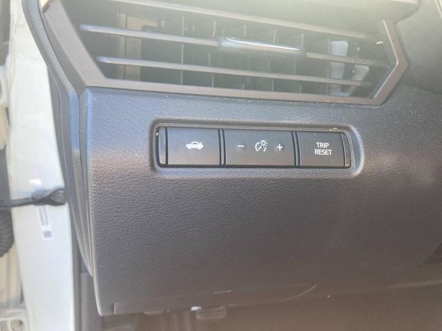 Photo of 2022 Glacier White Nissan Altima