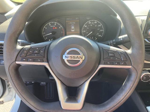 Photo of 2022 Glacier White Nissan Altima